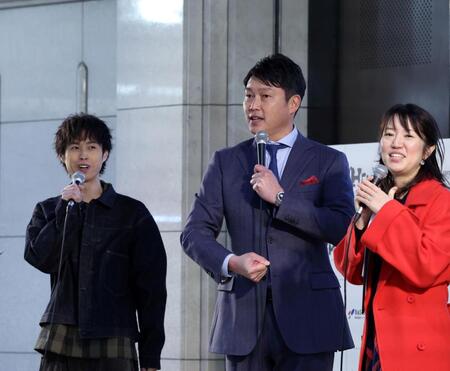 　乳酸菌生成エキス「ラクティス」ｐｒｅｓｅｎｔｓ　ウェルネス＆ハッピートークショーに参加する、新井監督とＤＡ　ＰＵＭＰ・ＹＯＲＩ（撮影・市尻達拡）