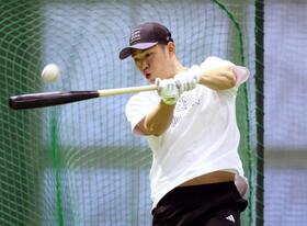 広島・中村奨　巨人山崎とＤｅ東にリベンジへ打撃練習で汗　全試合出場の大目標へ気合「打ち返さないといけない」