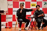 　トークショーに参加した中村奨（左）＝撮影・畠山賢大