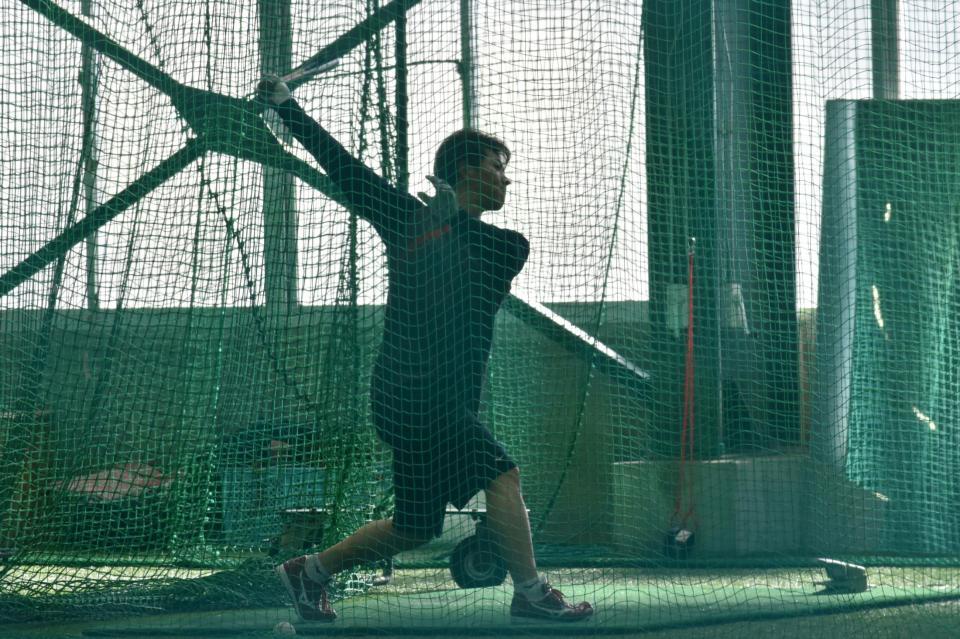 　打撃練習を行う佐藤啓