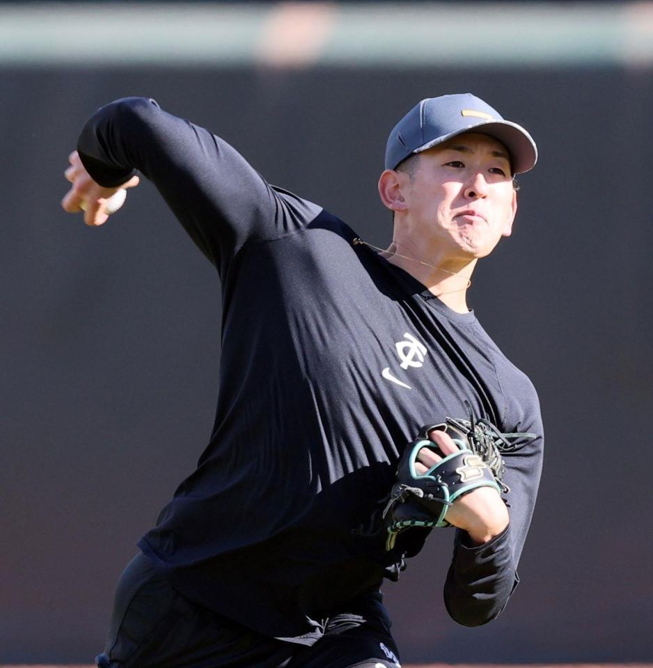 　キャッチボールをする遠藤（撮影・市尻達拡）