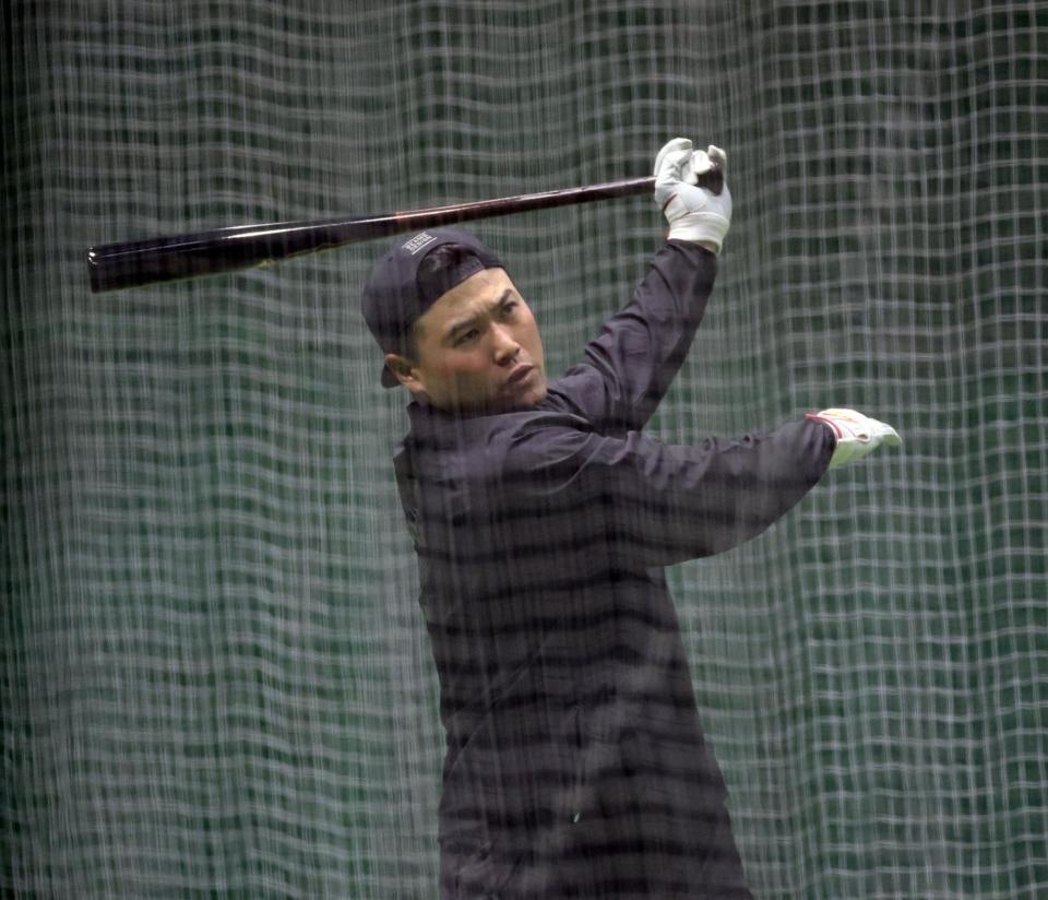 　打撃練習をする末包（撮影・市尻達拡）