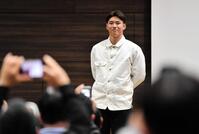 　トークショーに臨んだ中村奨（撮影・畠山賢大）