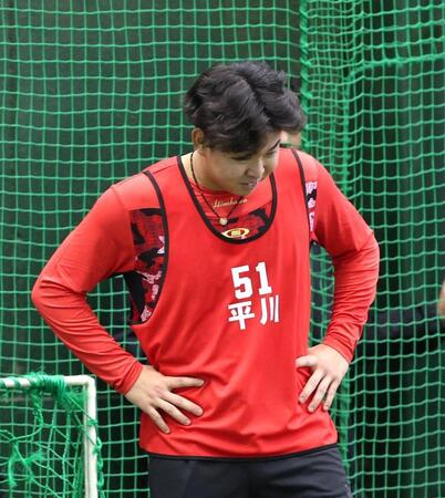 　シャトルランの最中、腰に手をやる平川（撮影・北村雅宏）