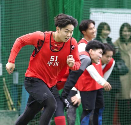 　シャトルランに苦戦する平川（左）ら（撮影・北村雅宏）