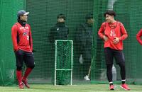 　シャトルランの最中に栗林から声を掛けられる平川（右）＝撮影・北村雅宏