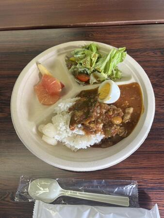 坂倉の自主トレで、報道陣に振る舞われたカレー