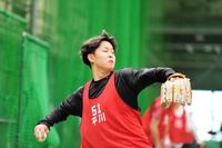 キャッチボールを行う平川（撮影・畠山賢大）