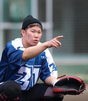 自主トレを公開した坂倉（撮影・北村雅宏）