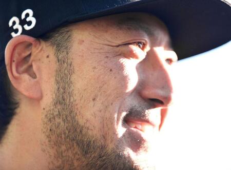 　自主トレを公開し抱負を語る菊池（撮影・開出牧）