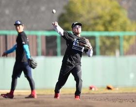広島・菊池　逆襲へ１５年目決意「結果を」　二塁死守へ新井監督の言葉に反応　「体は元気」「『負けないぞ』って気持ち」　