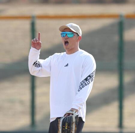 ノック中、声を出す中村奨（撮影・北村雅宏）