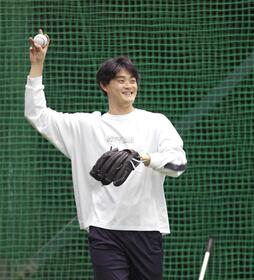 広島・岡本　カーブ解禁！緩急で「長いイニングを投げられるように」　先発転向でモデルチェンジ　スタミナ強化へ積極的に筋トレ