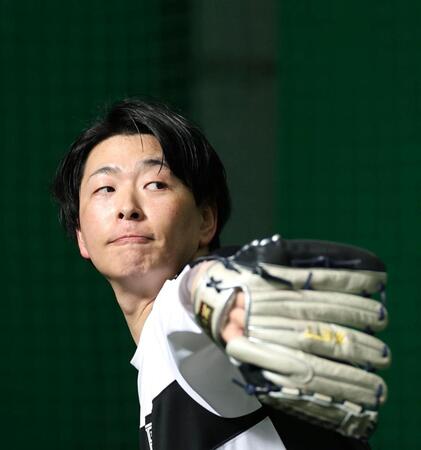 キャッチボールをする大瀬良（撮影・北村雅宏）