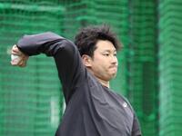 キャッチボールする島内（撮影・北村雅宏）