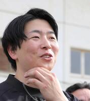 笑顔で取材に応じる大瀬良