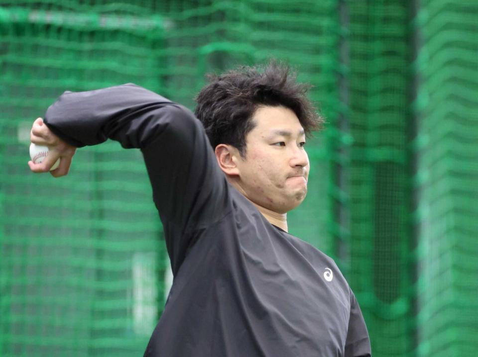 キャッチボールする島内（撮影・北村雅宏）