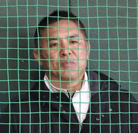 　練習を見守る菊地原コーチ