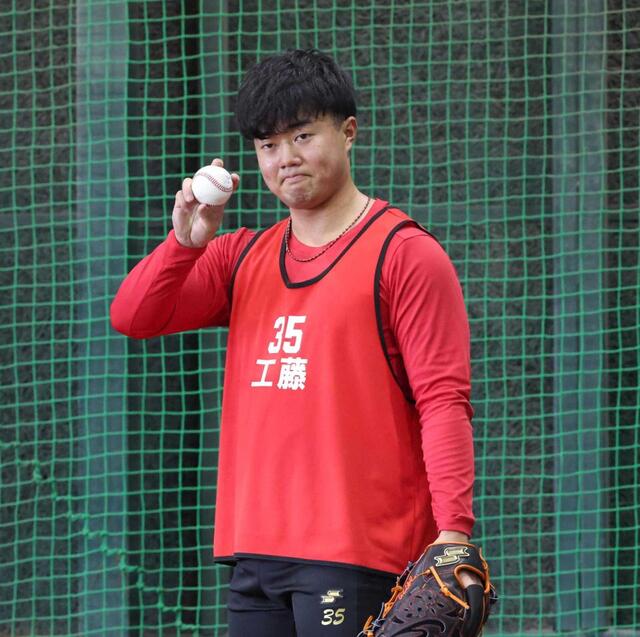 　マウンドで投球練習する工藤（撮影・北村雅宏）