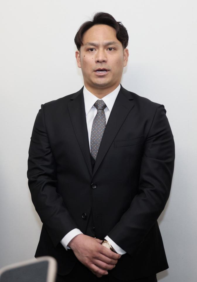 現役引退を表明する田中