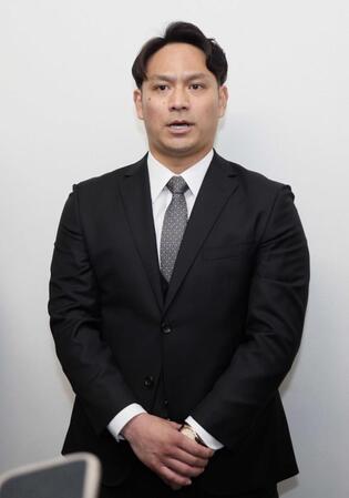 　現役引退を表明する田中