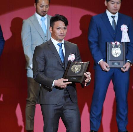 　ベストナインを受賞した田中＝２０１７年１１月