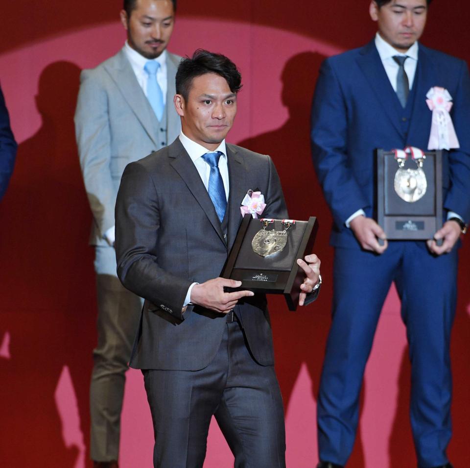 　ベストナインを受賞した田中＝２０１７年１１月