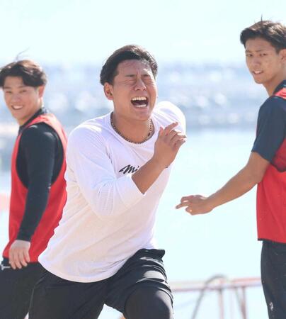 　ダッシュする渡辺＝１６日