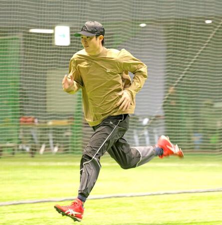 ダッシュする森下（撮影・北村雅宏）