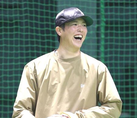 練習中に笑顔を見せる森下（撮影・北村雅宏）