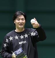 キャッチボールする床田（撮影・北村雅宏）