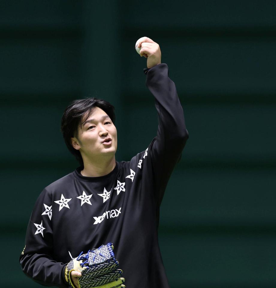 入念にキャッチボールする床田（撮影・北村雅宏）