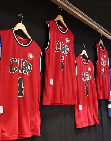 バスケ風ユニホーム（撮影・北村雅宏）