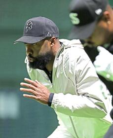 ファビアン＆モンテロ　広島合同自主トレ合流　「とても気分がいい」モンテロ力強い打球披露