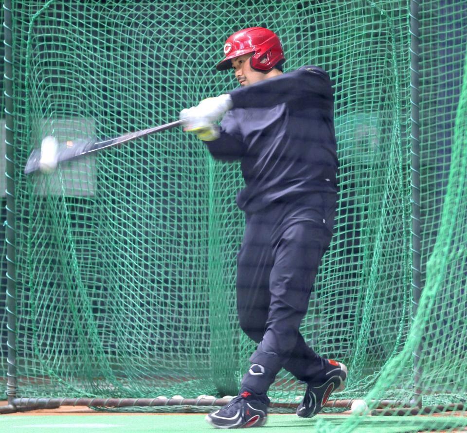 打撃練習で快音を響かせる末包（撮影・北村雅宏）