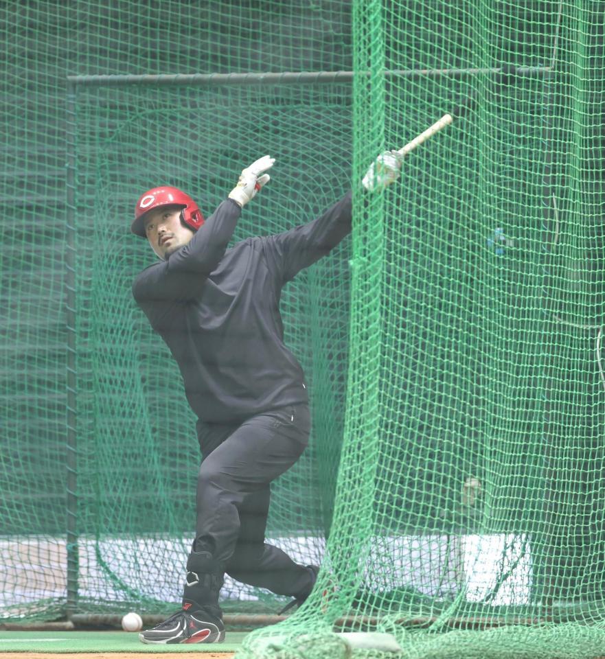 打撃練習で快音を響かせる末包（撮影・北村雅宏）