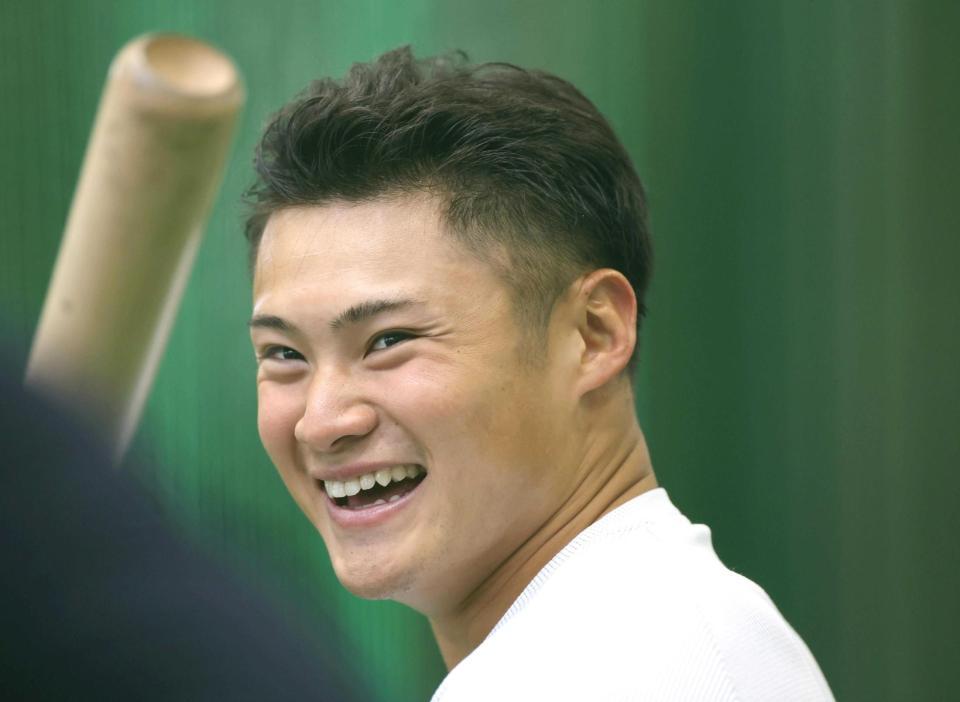 練習中、笑みを見せる田村（撮影・北村雅宏）