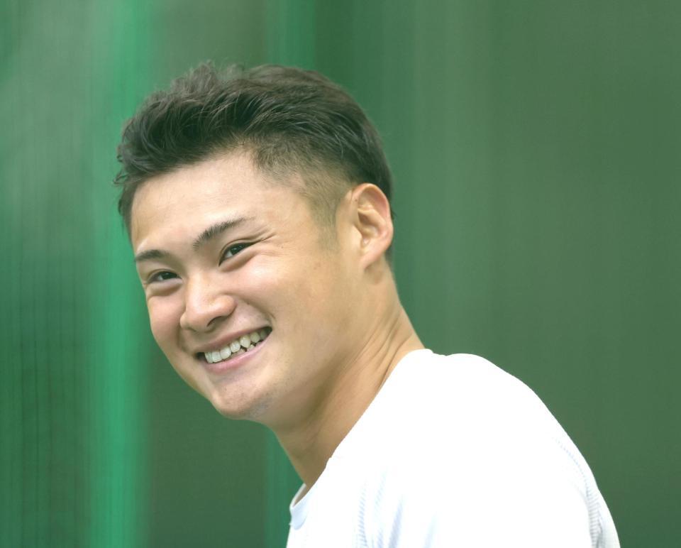 練習中、笑顔を見せる田村（撮影・北村雅宏）