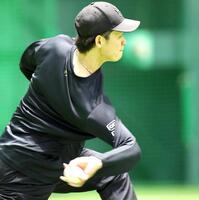 キャッチボールをする鈴木（撮影・北村雅宏）