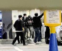 移送される羽月容疑者