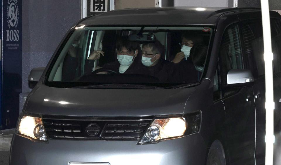 羽月容疑者を移送する車