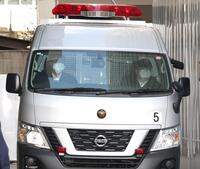 送検される羽月容疑者を乗せたとみられる車両
