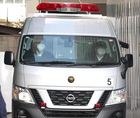 広島　羽月隆太郎容疑者が送検　関係施設の前に約３０人の報道陣が詰めかけ無数のフラッシュ