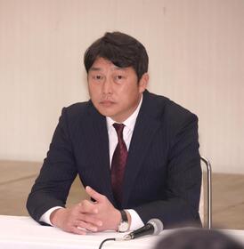 広島・新井監督「いろんなことが今起こってるけど。気持ちを引き締めて」　キャンプインを控えミーティングでナインに