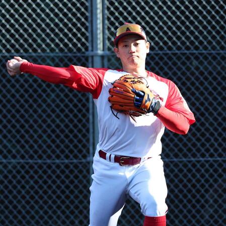 　守備練習に励む勝田