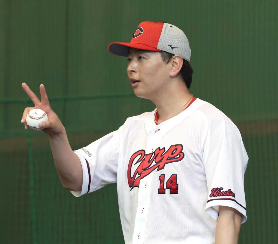 ブルペンで投球練習する大瀬良（撮影・北村雅宏）
