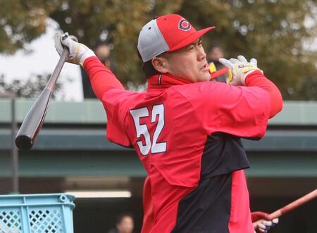 ロングティーに励む末包（撮影・市尻達拡）