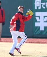 明るい表情でボールを追いかける森下（撮影・北村雅宏）