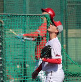 広島・岡本　小園のバット真っ二つ！　ライブＢＰ初登板で最速１４７キロ「去年より力強くなっていると思った」２年目の進化