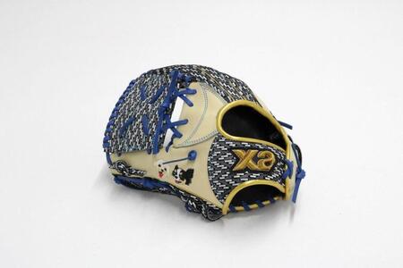 床田が今季使用する練習用グラブ①（ザナックス社提供）